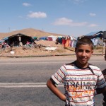 kurdische Kinder in Zeltlager