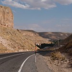 Strasse durchs Tal in Kappadochien