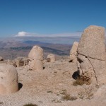 Köpfe auf Nemrut 2