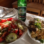 Abendbrot, rechts Aubergine mit Walnuspaste hmm